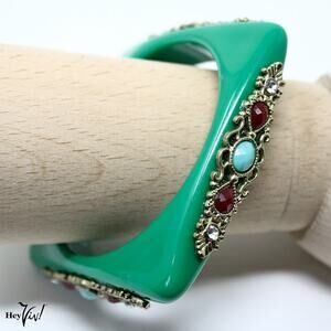 Vintage Ornate Green Lucite Acrylic Bangle Bracelet Squared Silhouette - Hey Viv